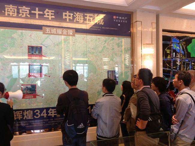南京皇冠体育国际社区举行“彩绘DIY”运动