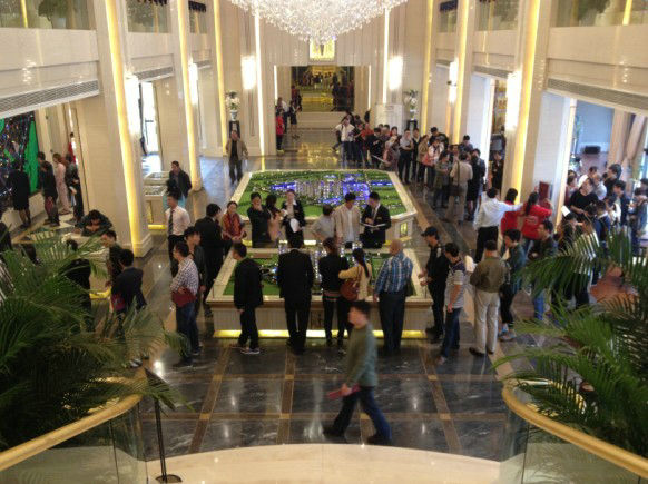 南京皇冠体育国际社区举行“彩绘DIY”运动