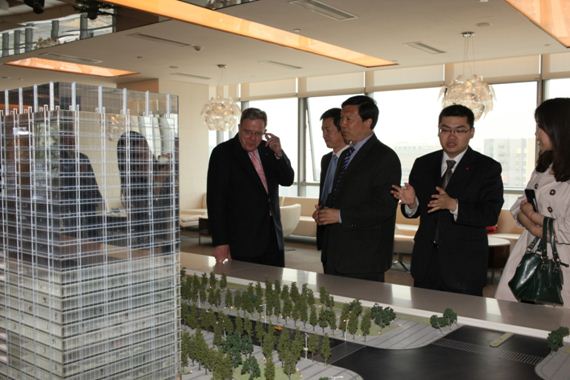 美国国会照料团到访成都皇冠体育国际中心