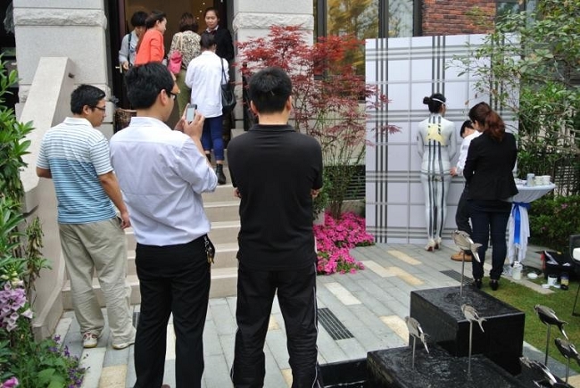 合肥皇冠体育嶺湖墅首个Burberry延展气概样板房亮相