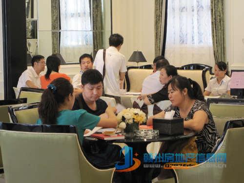赣州皇冠体育国际社区水果沙冰DIY运动13日冰冷来袭