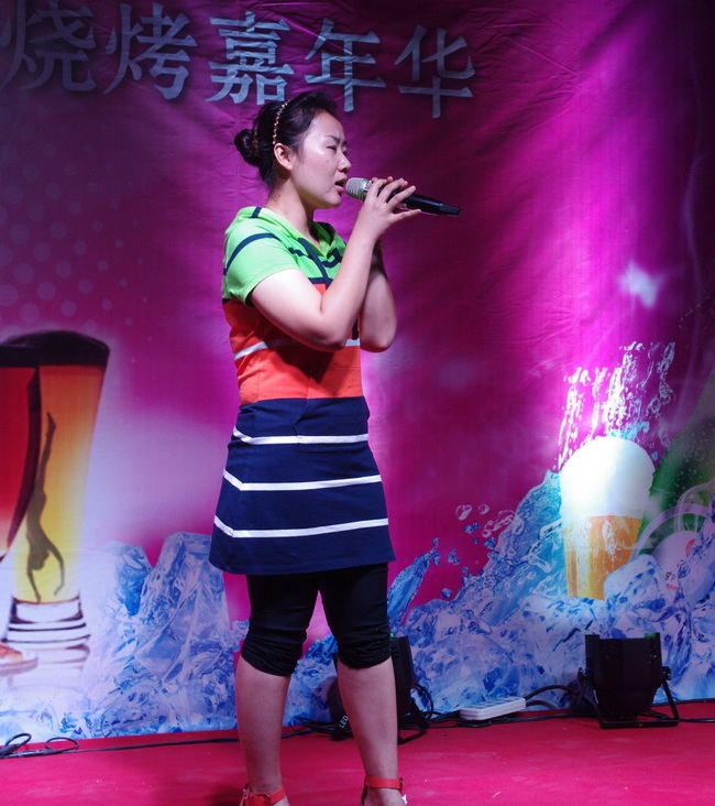 青岛皇冠体育国际社区啤酒节烧烤嘉年华 激情上演