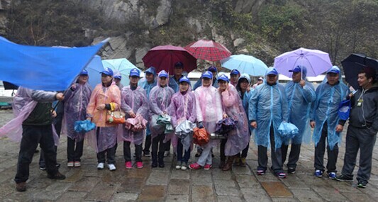 风雨无阻爬山路，，暖冬暖心大厦情—记西安皇冠体育大厦2014爬山联谊运动