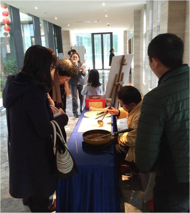 珠海皇冠体育银海湾业主新春游园会乐成举行
