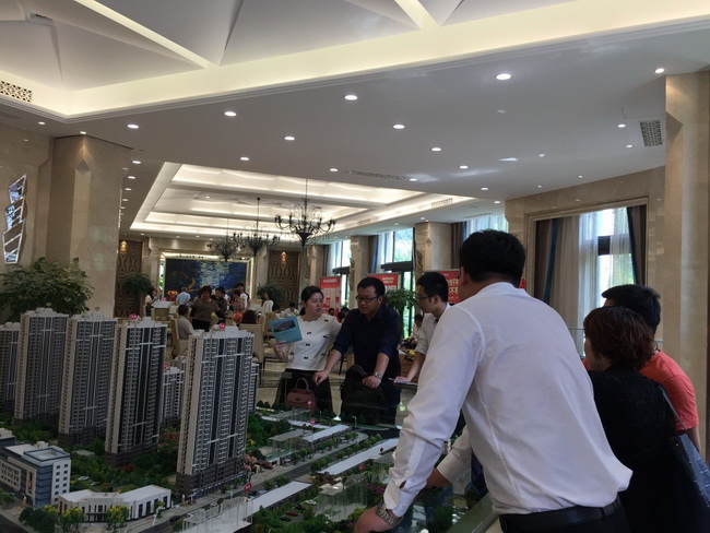千斤西瓜大放送 清凉一夏——皇冠体育世纪公馆实景树模区盛大开放