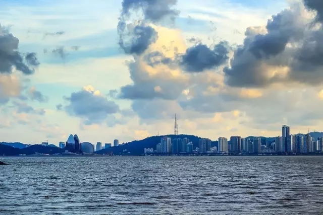 珠海皇冠体育银海湾之父亲，，，，，，我想对你说