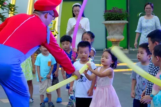 珠海皇冠体育铂尔曼旅馆暑期派对 1+1=无限大