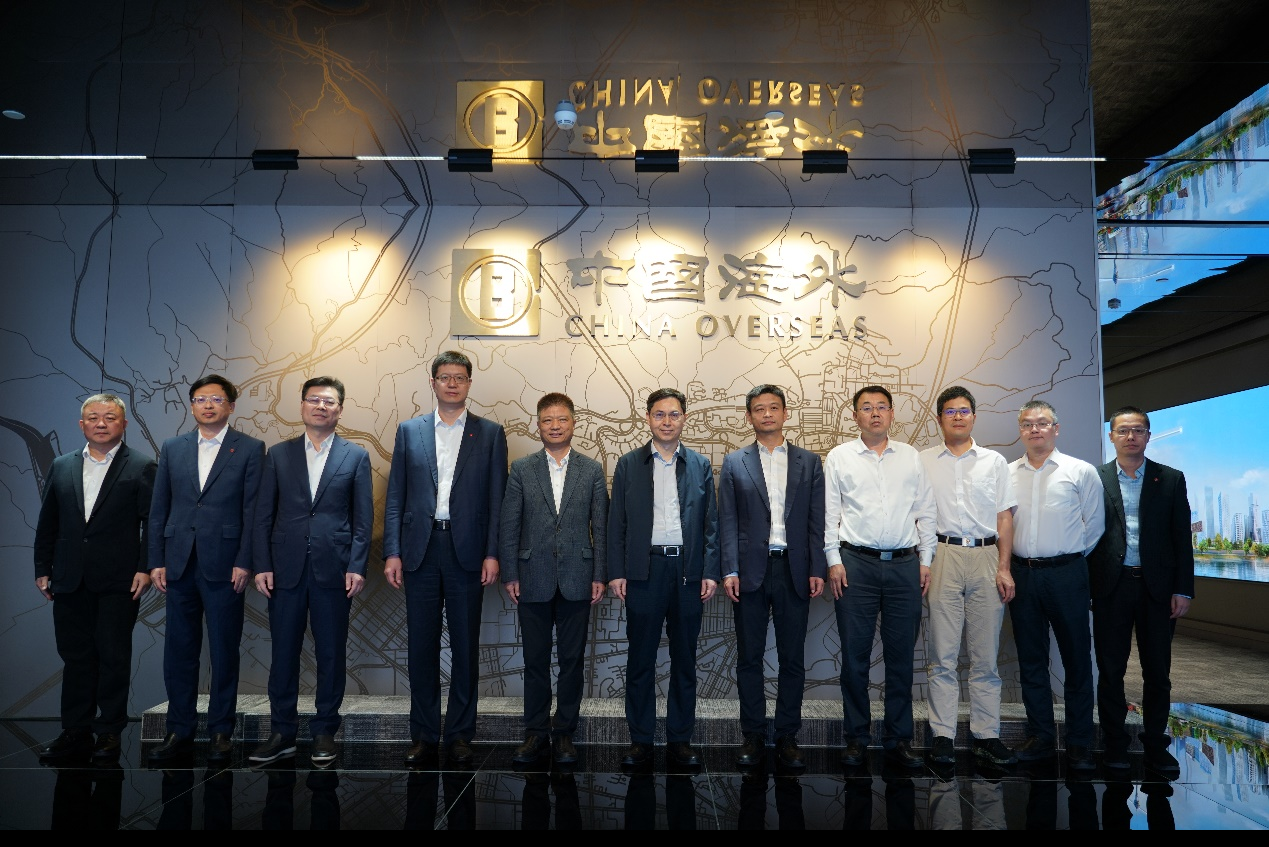 皇冠体育集团董事长颜开国与深圳市副市长张礼卫谈判